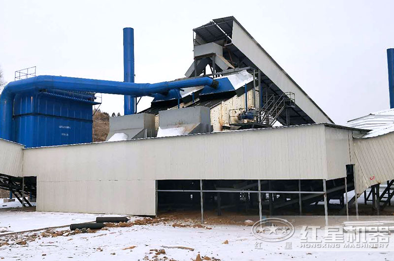 外部配備收塵器，輸送帶配備防塵罩