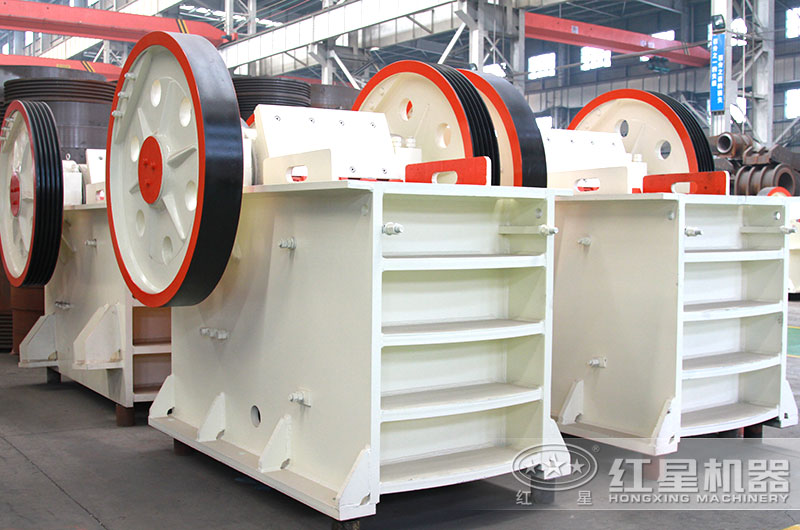 顎式破碎機廠區(qū)實拍圖 顎式破碎機廠區(qū)實拍圖