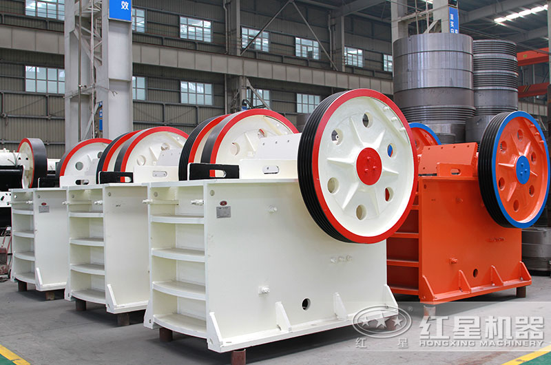 顎式破碎機(jī)廠區(qū)實(shí)拍大圖 顎式破碎機(jī)廠區(qū)實(shí)拍大圖