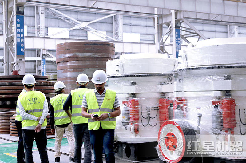 紅星客戶(hù)到廠參觀考察HXHP300圓錐機(jī)