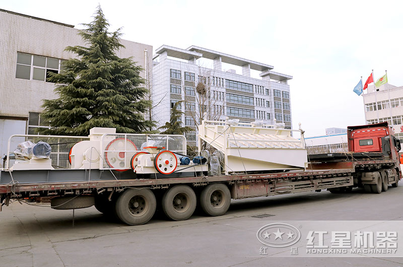 齒輥式破碎機(jī)發(fā)貨現(xiàn)場