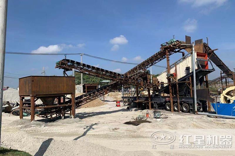 紅星海南客戶車載式移動(dòng)破碎機(jī)生產(chǎn)現(xiàn)場(chǎng) 紅星海南客戶車載式移動(dòng)破碎機(jī)生產(chǎn)現(xiàn)場(chǎng)