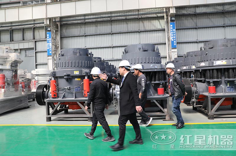紅星客戶到廠參觀考察石子破碎機(jī) 紅星客戶到廠參觀考察石子破碎機(jī)