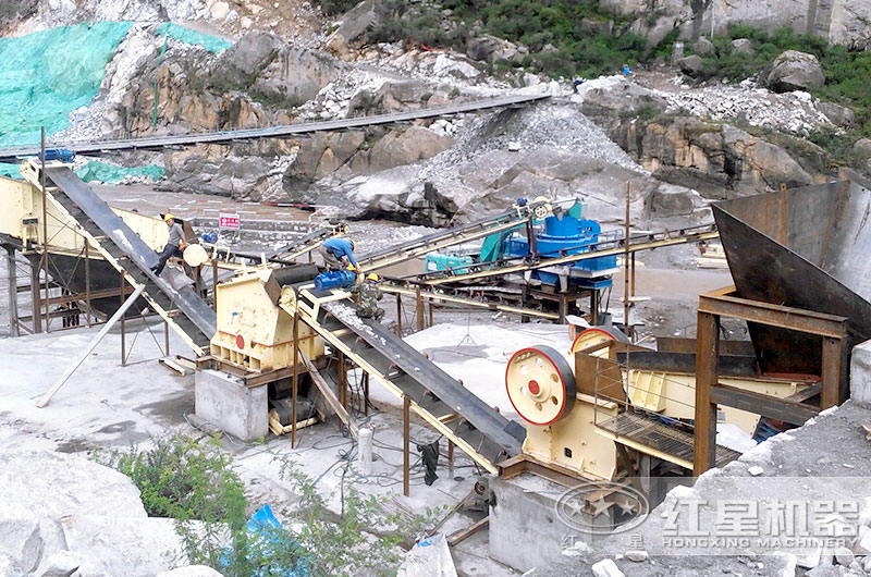 石頭碎石機(jī)生產(chǎn)現(xiàn)場(chǎng) 石頭碎石機(jī)生產(chǎn)現(xiàn)場(chǎng)