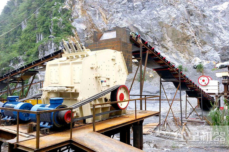 石灰石破碎生產(chǎn)現(xiàn)場(chǎng) 石灰石破碎生產(chǎn)現(xiàn)場(chǎng)