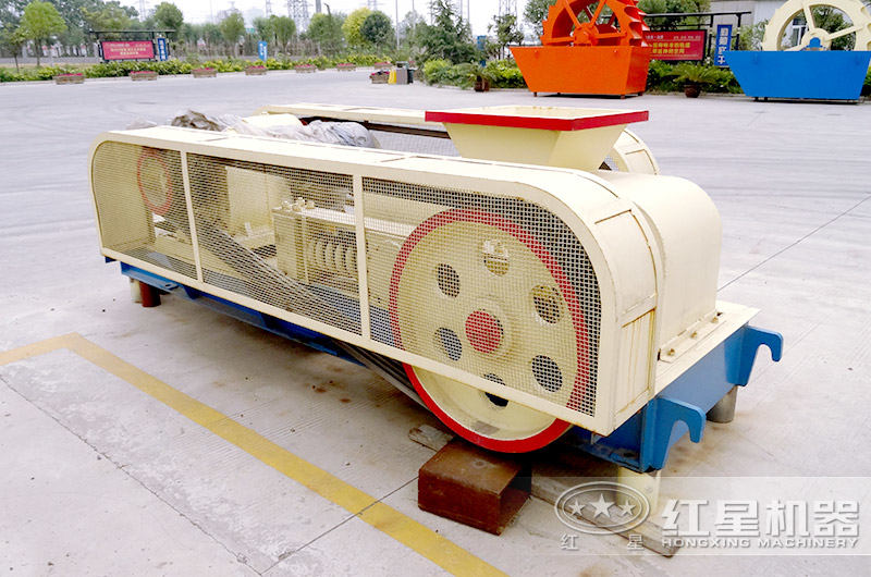 對(duì)輥式制砂機(jī)廠(chǎng)區(qū)實(shí)拍圖 對(duì)輥式制砂機(jī)廠(chǎng)區(qū)實(shí)拍圖