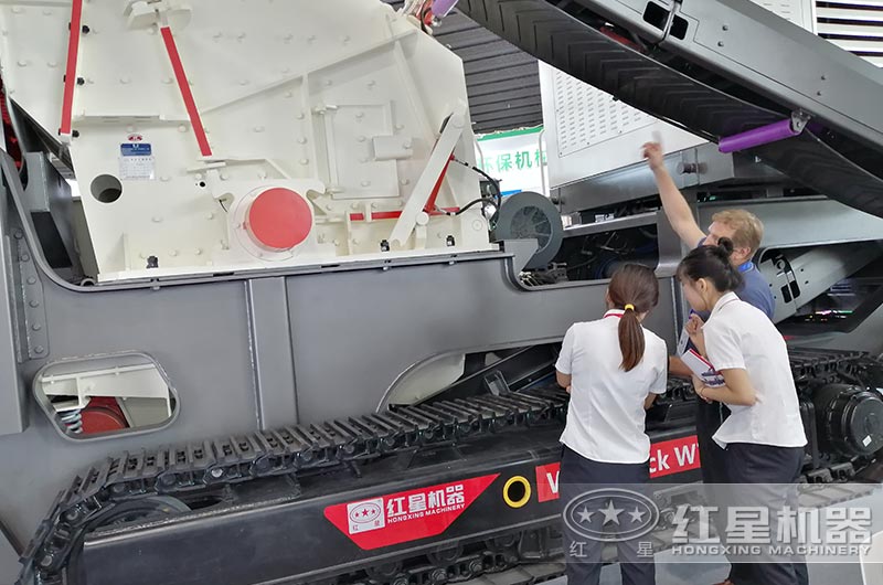 客戶來廠實(shí)地考察，經(jīng)理一對(duì)一講解