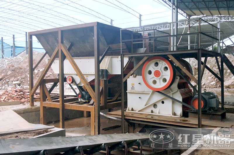 鄂破機(jī)生產(chǎn)現(xiàn)場一角