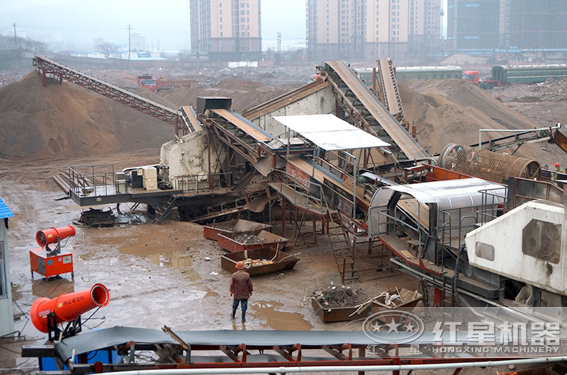 移動(dòng)式建筑垃圾破碎機(jī)生產(chǎn)現(xiàn)場(chǎng) 移動(dòng)式建筑垃圾破碎機(jī)生產(chǎn)現(xiàn)場(chǎng)