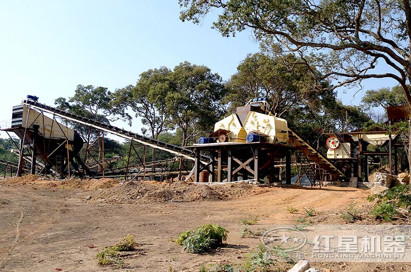 機器沙生產(chǎn)現(xiàn)場，鄂破（粗碎）+反擊破（中細碎）