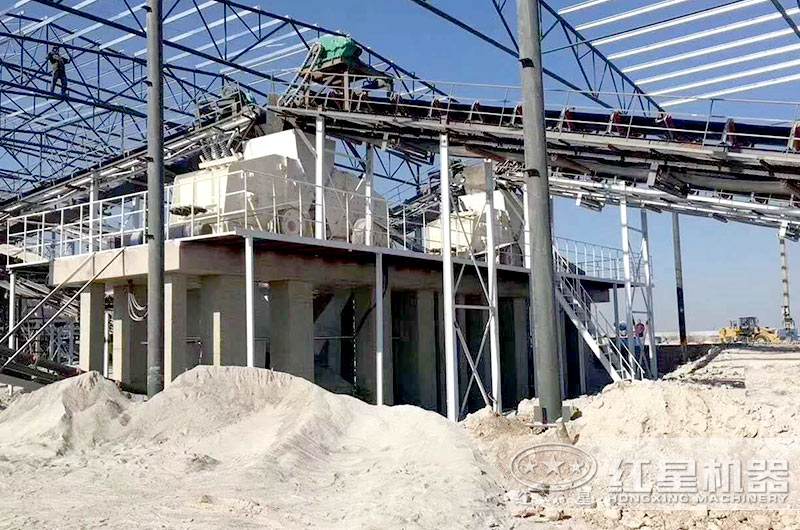 河北大型砂石廠內(nèi)，1210反擊破運行中