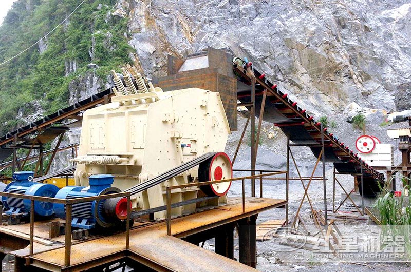 石灰石加工處理現(xiàn)場，鄂破+反擊破