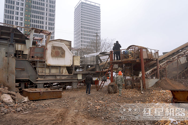 移動破碎站（配置顎破、進料口大）
