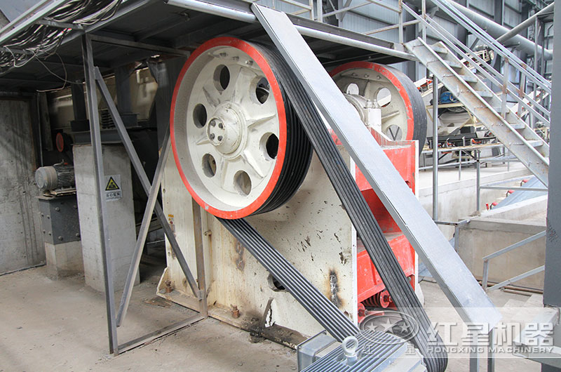 750顎破碎機工作現(xiàn)場圖 750顎破碎機工作現(xiàn)場圖