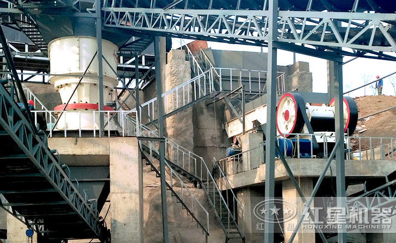 山石破碎生產(chǎn)線現(xiàn)場(chǎng) 山石破碎生產(chǎn)線現(xiàn)場(chǎng)