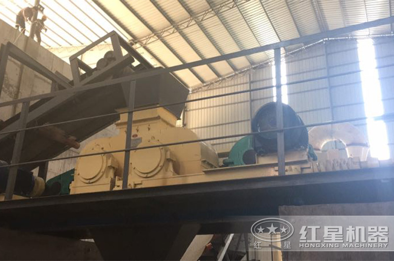 對輥式制砂機作業(yè)現(xiàn)場 對輥式制砂機作業(yè)現(xiàn)場